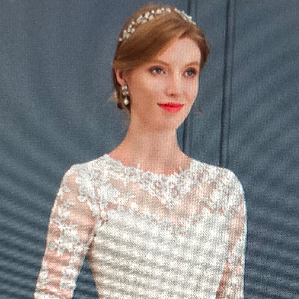 Meet your Posher, Mona